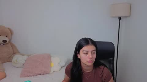 Snapshot of valerihouse chatting on 10/03/25, 01:02 Juli C online show from 10/03/25, 01:02