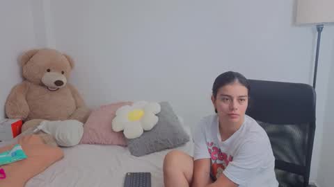 Snapshot of valerihouse chatting on 10/10/25, 11:48 Juli C online show from 10/10/25, 11:48