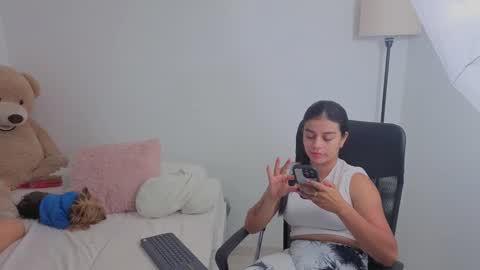 Snapshot of valerihouse chatting on 10/17/25, 12:36 Juli C online show from 10/17/25, 12:36