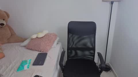 Snapshot of valerihouse chatting on 10/24/25, 12:19 Juli C online show from 10/24/25, 12:19