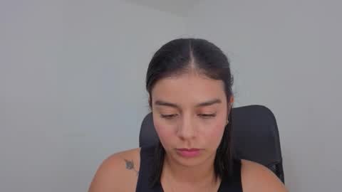 Snapshot of valerihouse chatting on 10/26/25, 01:33 Juli C online show from 10/26/25, 01:33