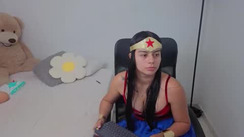 Snapshot of valerihouse chatting on 10/31/25, 10:33 Juli C online show from 10/31/25, 10:33