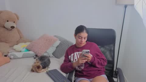 Snapshot of valerihouse chatting on 11/06/25, 12:44 Juli C online show from 11/06/25, 12:44