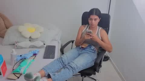 Snapshot of valerihouse chatting on 11/08/25, 12:55 Juli C online show from 11/08/25, 12:55