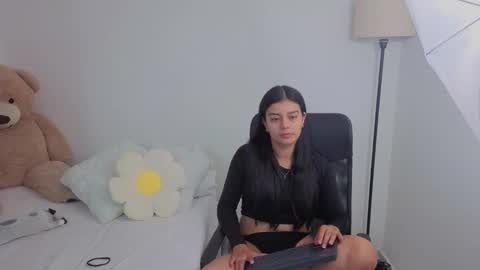 Snapshot of valerihouse chatting on 11/09/25, 12:31 Juli C online show from 11/09/25, 12:31