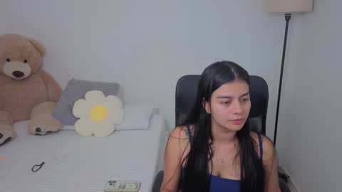 Snapshot of valerihouse chatting on 11/12/25, 11:47 Juli C online show from 11/12/25, 11:47