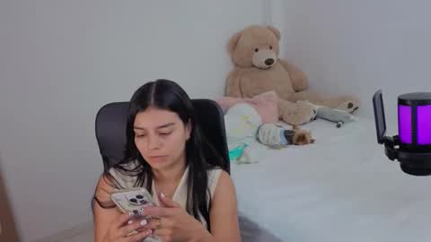 Snapshot of valerihouse chatting on 11/27/25, 01:51 Juli C online show from 11/27/25, 01:51