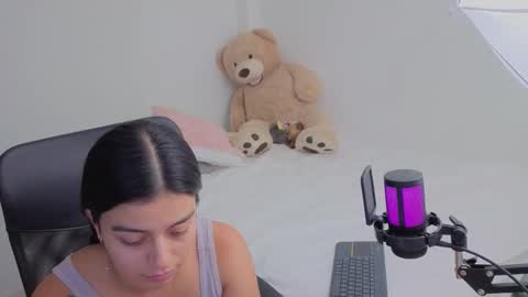 Snapshot of valerihouse chatting on 12/16/25, 12:48 Juli C online show from 12/16/25, 12:48