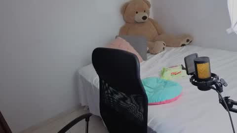 valerihouse_ online show from 05/14/26, 02:07