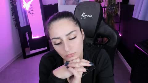 Valerie online show from 11/08/25, 04:51