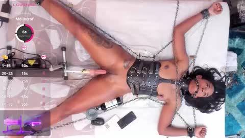 valeriix_ online show from 02/19/25, 06:32