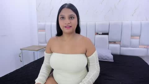 valery_taylor_ online show from 05/02/26, 12:43