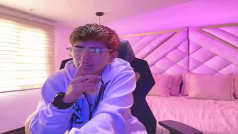 Snapshot of valeryevansvg chatting on 11/28/25, 01:03 Valery online show from 11/28/25, 01:03