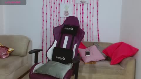 Snapshot of valerysimon chatting on 01/28/25, 10:56 Valery S online show from 01/28/25, 10:56