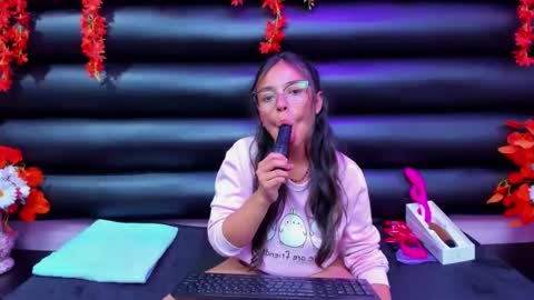 Snapshot of valerysweety__ chatting on 10/12/25, 03:05 ValerySweety online show from 10/12/25, 03:05