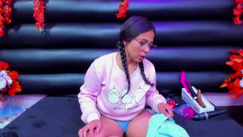 Snapshot of valerysweety__ chatting on 10/12/25, 04:50 ValerySweety online show from 10/12/25, 04:50