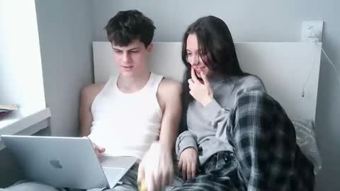 Snapshot of valesios chatting on 11/28/25, 09:56 valesios online show from 11/28/25, 09:56