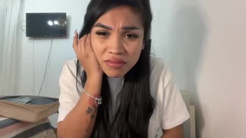 Snapshot of valeskaivanne chatting on 11/17/25, 05:19 valeskaivanne online show from 11/17/25, 05:19