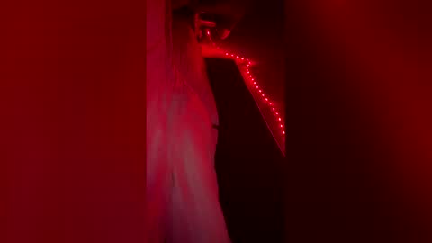 Snapshot of valevaweheart chatting on 05/18/26, 01:24 valevaweheart online show from 05/18/26, 01:24