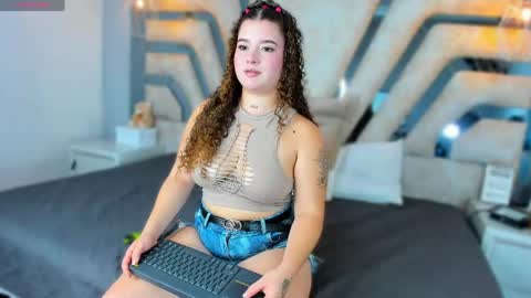 Welcome to Valesse Room online show from 04/17/26, 03:53