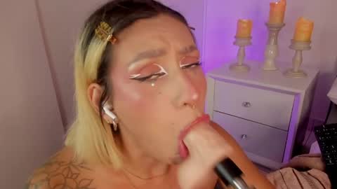 Snapshot of valka_doll chatting on 05/19/26, 08:04 valka_doll online show from 05/19/26, 08:04