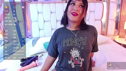 Valkiria moore  online show from 02/01/25, 08:05