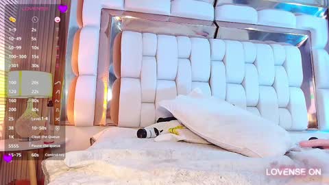 Valkiria moore  online show from 03/07/25, 01:09