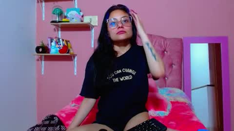 Snapshot of valkiry_ chatting on 12/17/25, 10:05 valkiry_ online show from 12/17/25, 10:05