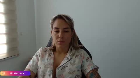 Snapshot of valkyriarose chatting on 10/04/25, 04:05 Isis online show from 10/04/25, 04:05