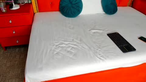 Valerie Val V online show from 10/10/25, 05:39