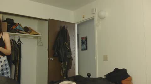 Snapshot of valleriestarr chatting on 09/22/25, 12:01 Vallerie Starr online show from 09/22/25, 12:01