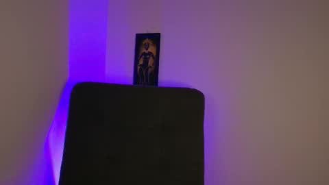 Snapshot of vallery16 chatting on 11/08/25, 12:27 Vallery16 online show from 11/08/25, 12:27