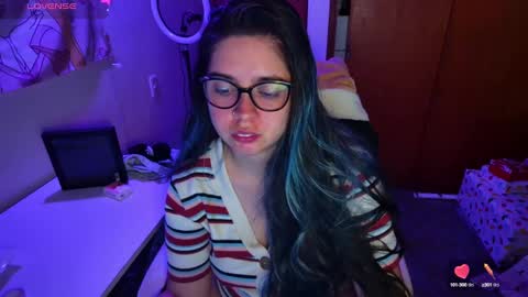 Snapshot of vallolet1_ chatting on 12/08/24, 03:53 Im Violet online show from 12/08/24, 03:53