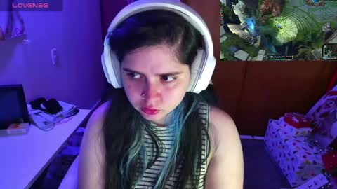 Snapshot of vallolet1_ chatting on 12/11/24, 05:21 Im Violet online show from 12/11/24, 05:21