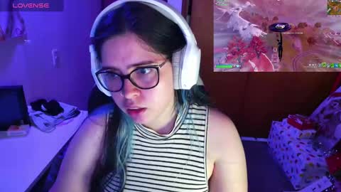 Snapshot of vallolet1_ chatting on 12/12/24, 06:14 Im Violet online show from 12/12/24, 06:14