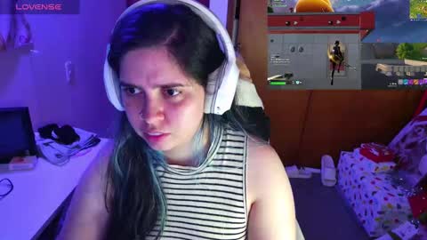 Snapshot of vallolet1_ chatting on 12/12/24, 09:19 Im Violet online show from 12/12/24, 09:19