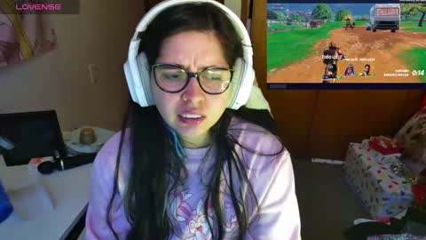 Snapshot of vallolet1_ chatting on 12/15/24, 10:37 Im Violet online show from 12/15/24, 10:37