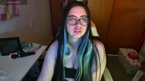 Snapshot of vallolet1_ chatting on 12/20/24, 12:08 Im Violet online show from 12/20/24, 12:08