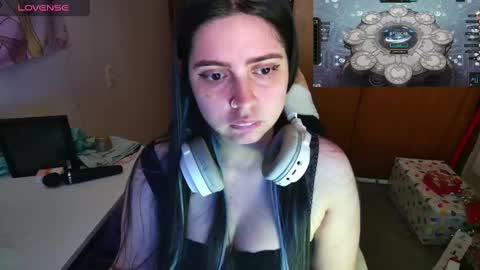 Snapshot of vallolet1_ chatting on 12/20/24, 03:14 Im Violet online show from 12/20/24, 03:14