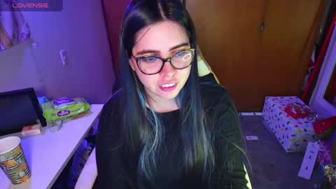 Snapshot of vallolet1_ chatting on 12/23/24, 02:02 Im Violet online show from 12/23/24, 02:02