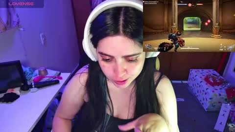 Snapshot of vallolet1_ chatting on 12/23/24, 08:11 Im Violet online show from 12/23/24, 08:11