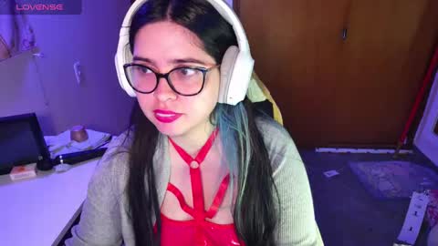 Snapshot of vallolet1_ chatting on 12/24/24, 05:16 Im Violet online show from 12/24/24, 05:16