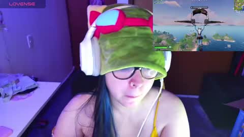 Snapshot of vallolet1_ chatting on 12/29/24, 12:52 Im Violet online show from 12/29/24, 12:52