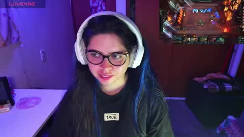 Snapshot of vallolet1_ chatting on 01/08/25, 05:37 Im Violet online show from 01/08/25, 05:37