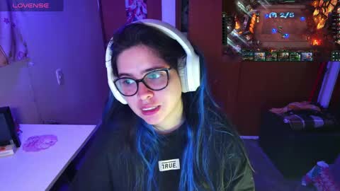 Snapshot of vallolet1_ chatting on 01/08/25, 08:38 Im Violet online show from 01/08/25, 08:38