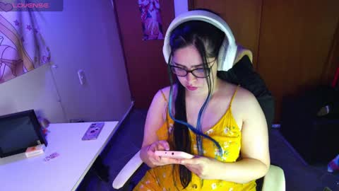 Snapshot of vallolet1_ chatting on 01/10/25, 01:53 Im Violet online show from 01/10/25, 01:53