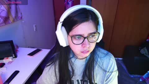 Snapshot of vallolet1_ chatting on 01/12/25, 10:33 Im Violet online show from 01/12/25, 10:33