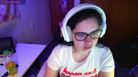 Snapshot of vallolet1_ chatting on 01/14/25, 12:00 Im Violet online show from 01/14/25, 12:00