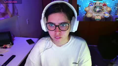 Snapshot of vallolet1_ chatting on 01/15/25, 05:50 Im Violet online show from 01/15/25, 05:50