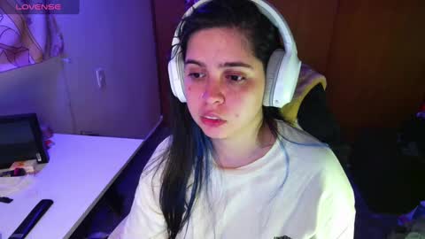 Snapshot of vallolet1_ chatting on 01/15/25, 08:51 Im Violet online show from 01/15/25, 08:51